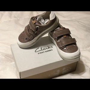 Clarks First shoes 7 1/2 W